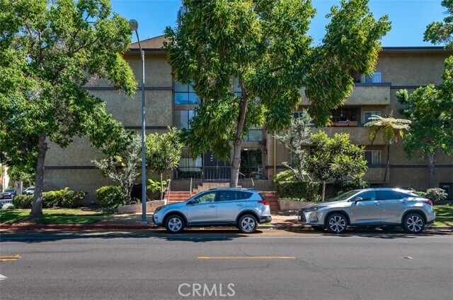 Building Photo - 320 E Stocker St