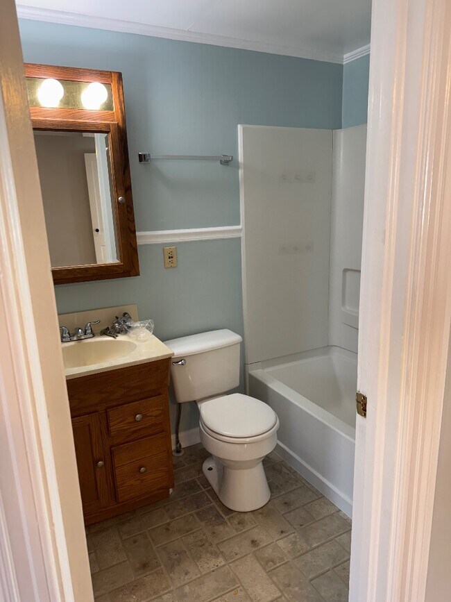 Building Photo - 374 Pine St