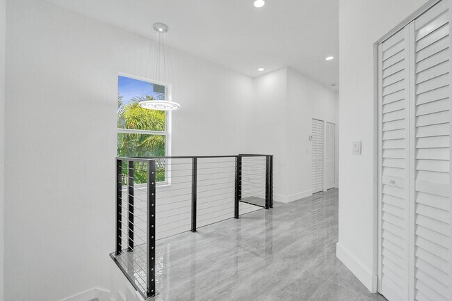 Building Photo - 1215 W Las Olas Blvd