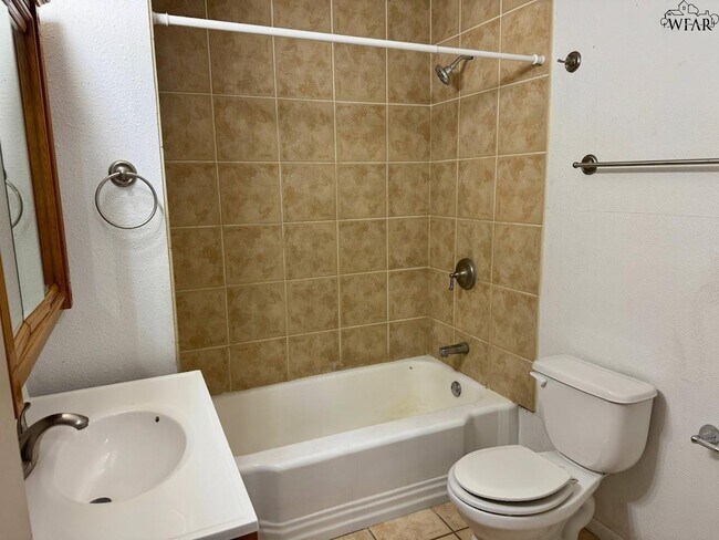 Building Photo - 703 Pecan St