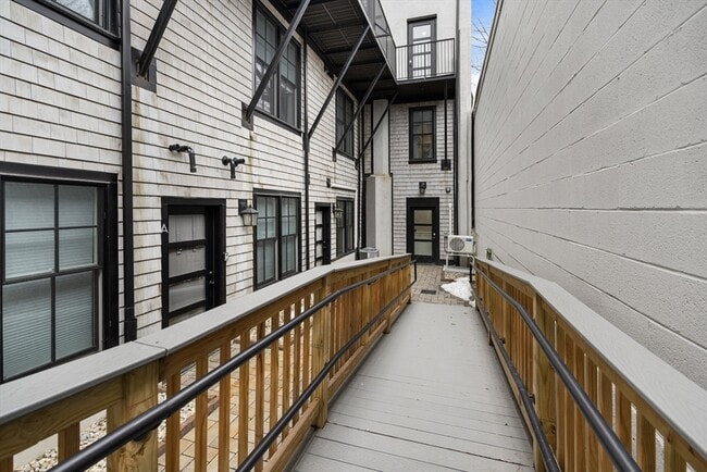 Building Photo - 300 Somerville Ave