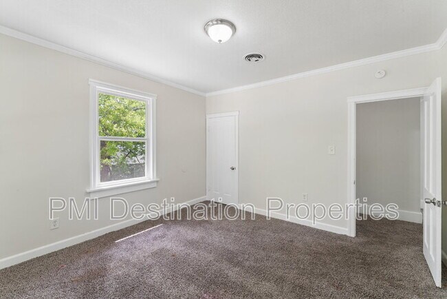 Building Photo - 204 Bury St