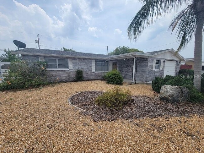 Building Photo - 4010 Cluster Dr