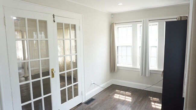 Building Photo - 314 Judson Pl