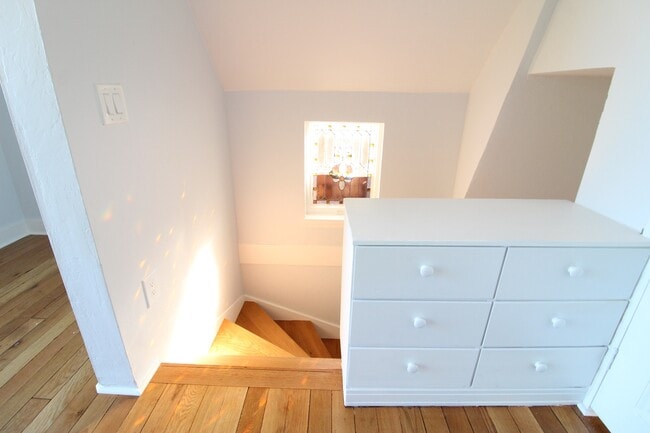 Building Photo - Dolores Heights: Sun-filled 1 Bedroom Home...
