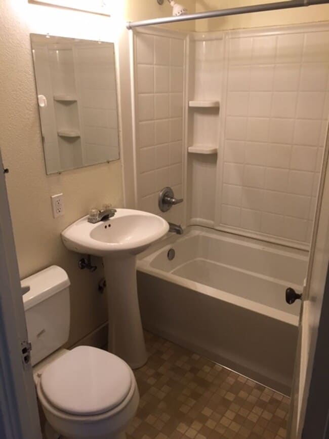 Building Photo - Small 2 bedroom house  in Waterloo