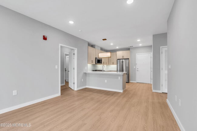 Building Photo - 120 Monmouth St