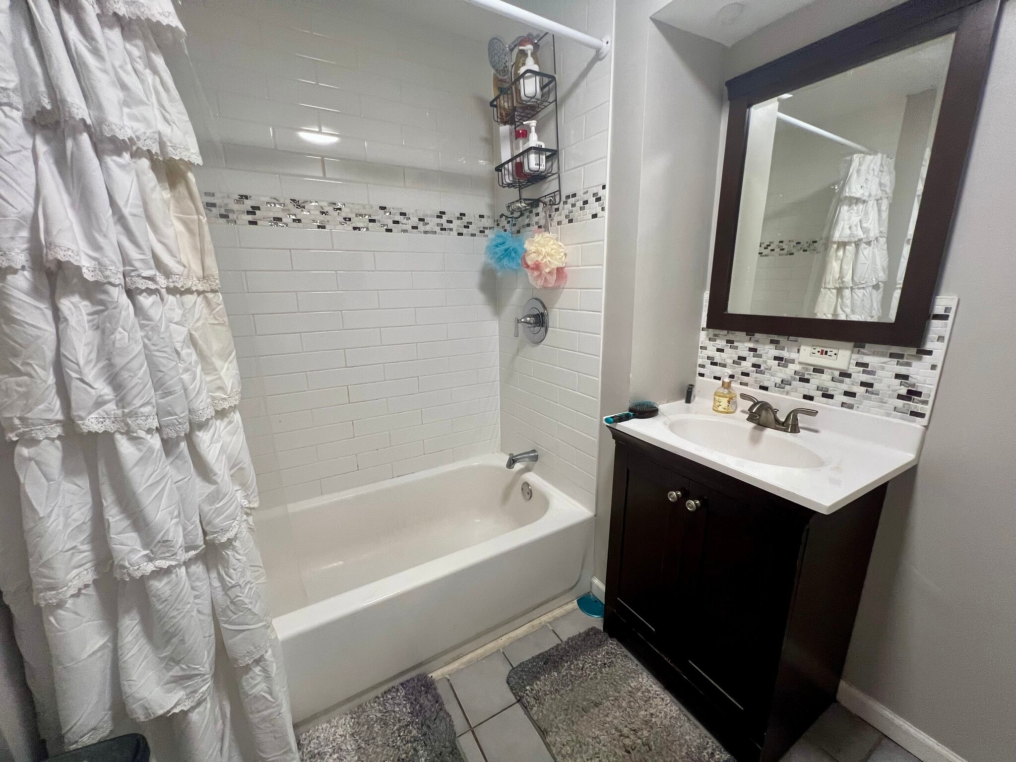 Bathroom - 1610 N Wolcott Ave