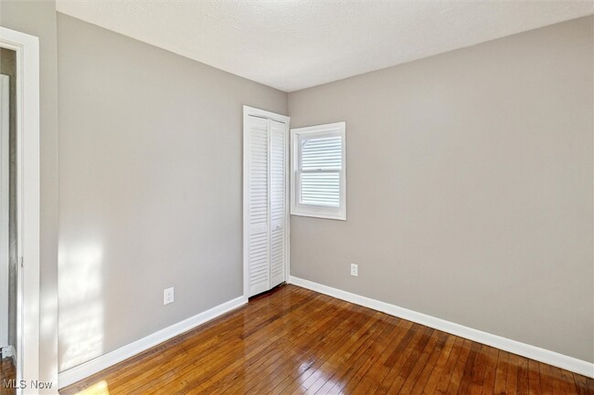 Building Photo - 715 E 258th St