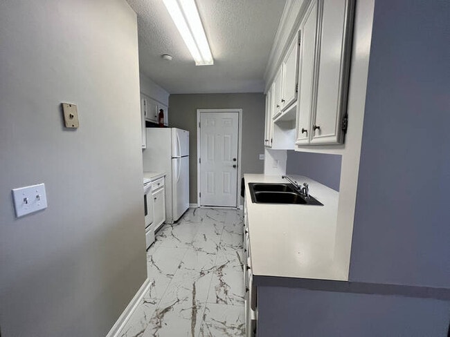 Building Photo - 21A Battery Walk Court