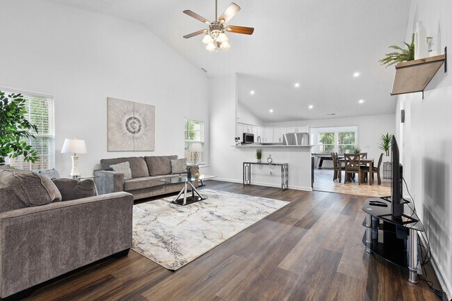 Building Photo - 13847 Catalina Dr