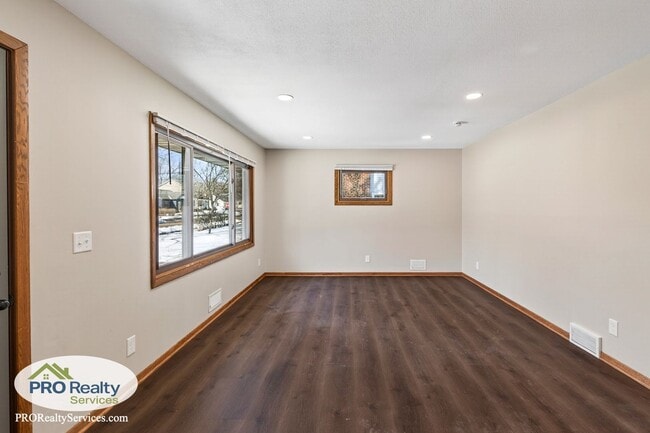 Building Photo - Recently Remodeled 4 Bedroom House