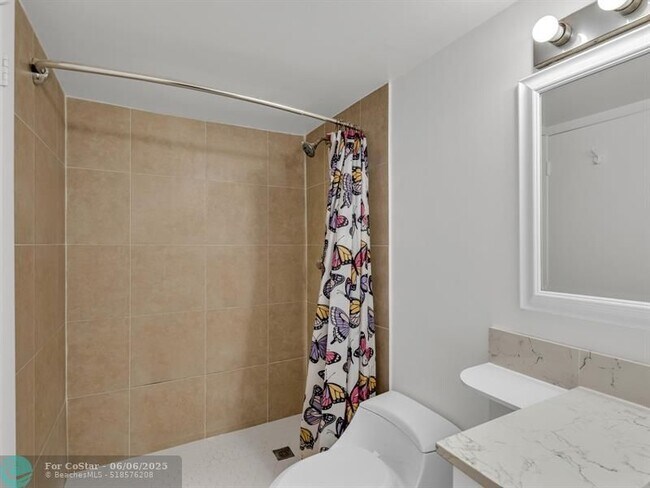 Building Photo - 121 SE 3rd Ave