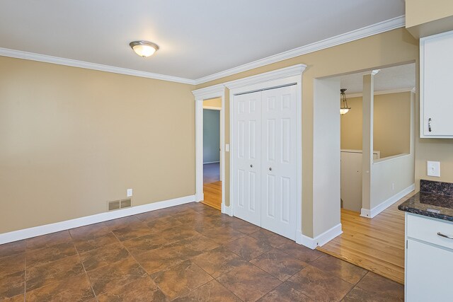 Building Photo - 2135 Winewood Ave