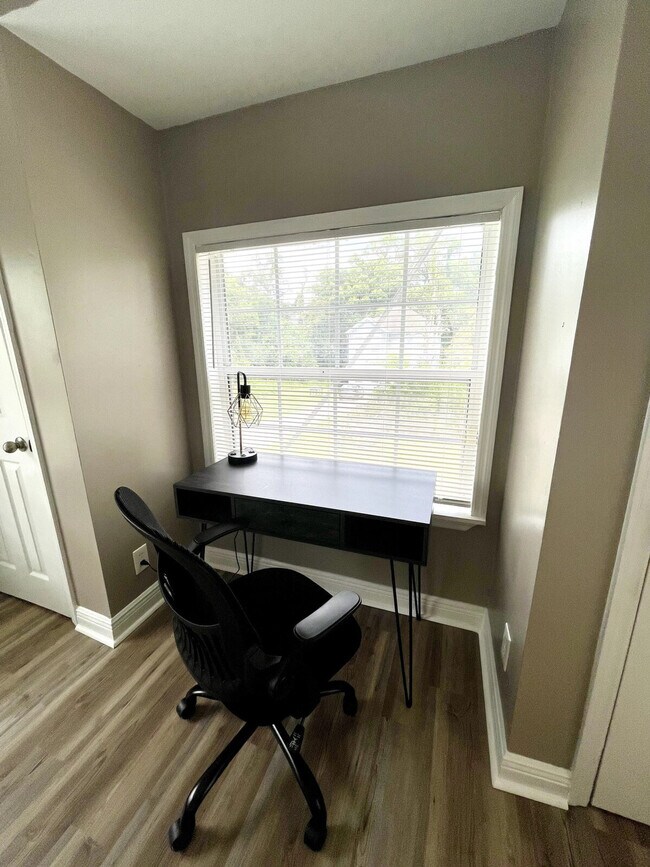 Building Photo - 908 Buena Vista Dr