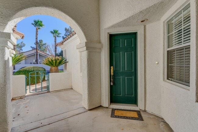 Building Photo - WONDERFUL 3 BEDROOM PLUS DEN 1 STORY HOME. CASITA WITH OWN BATHROOM! GATED COMMUNITY!