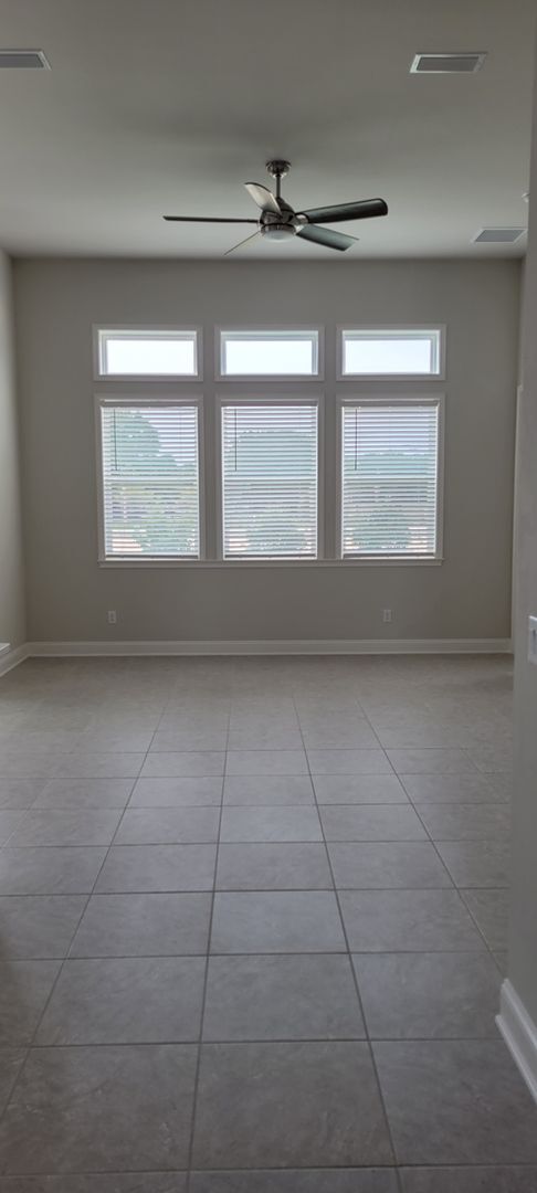 Building Photo - 3/2 with 2 car garage. Newer Construction home in Oakmont