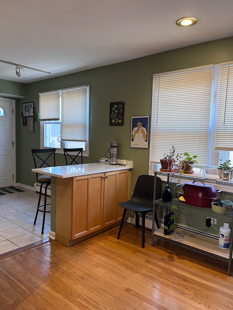 Building Photo - 1531 W Sherwin Ave