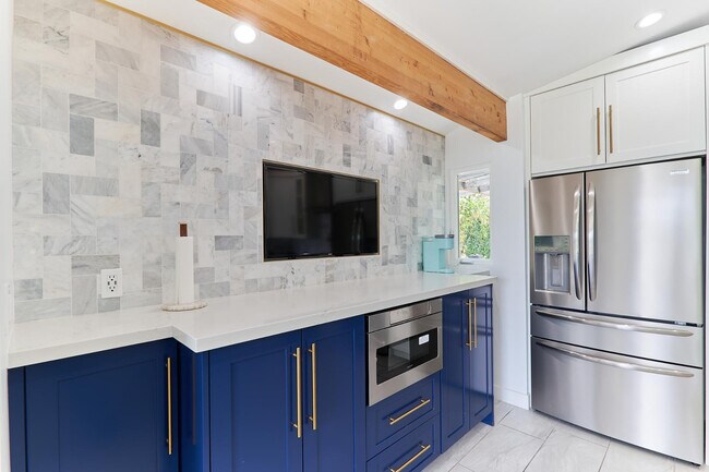 Building Photo - 8113 E Redwing Rd