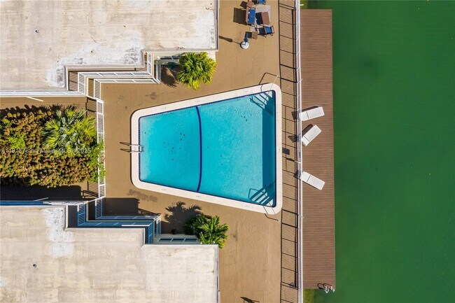 Building Photo - 350 S Shore Dr