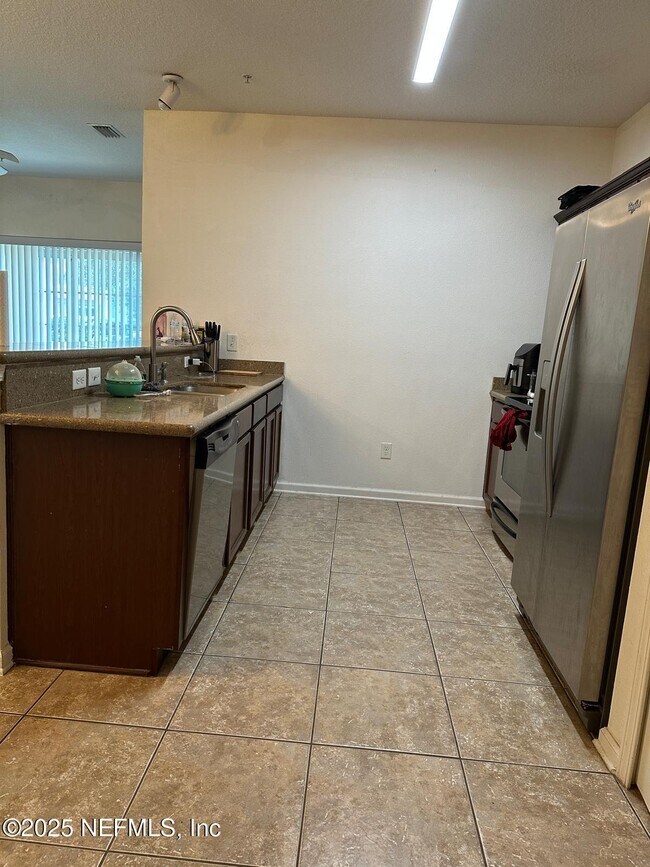 Building Photo - 4990 Key Lime Dr