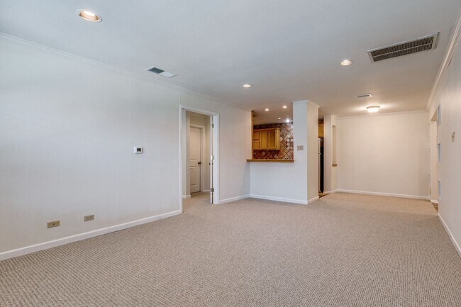 Building Photo - 1 BEDROOM BOUTIQUE APARTMENT