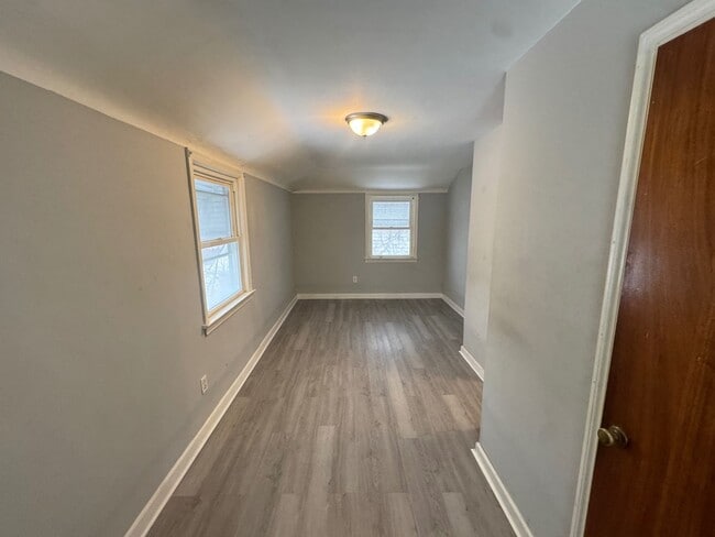 Building Photo - Charming 3-Bedroom Property in Prime Location