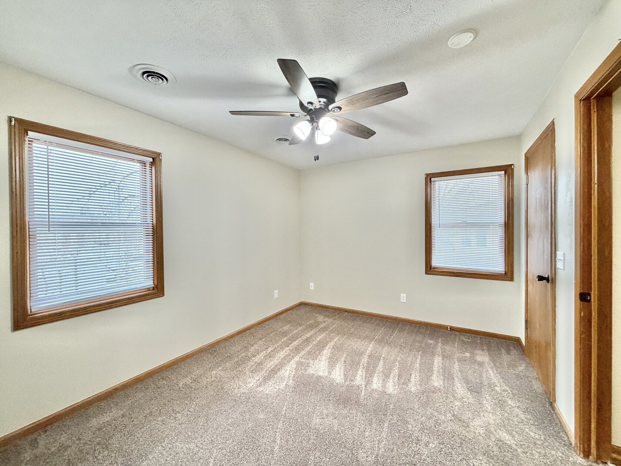 Building Photo - 167 S Jackson St