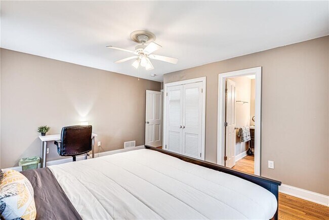 Building Photo - 1973 Desmond Dr