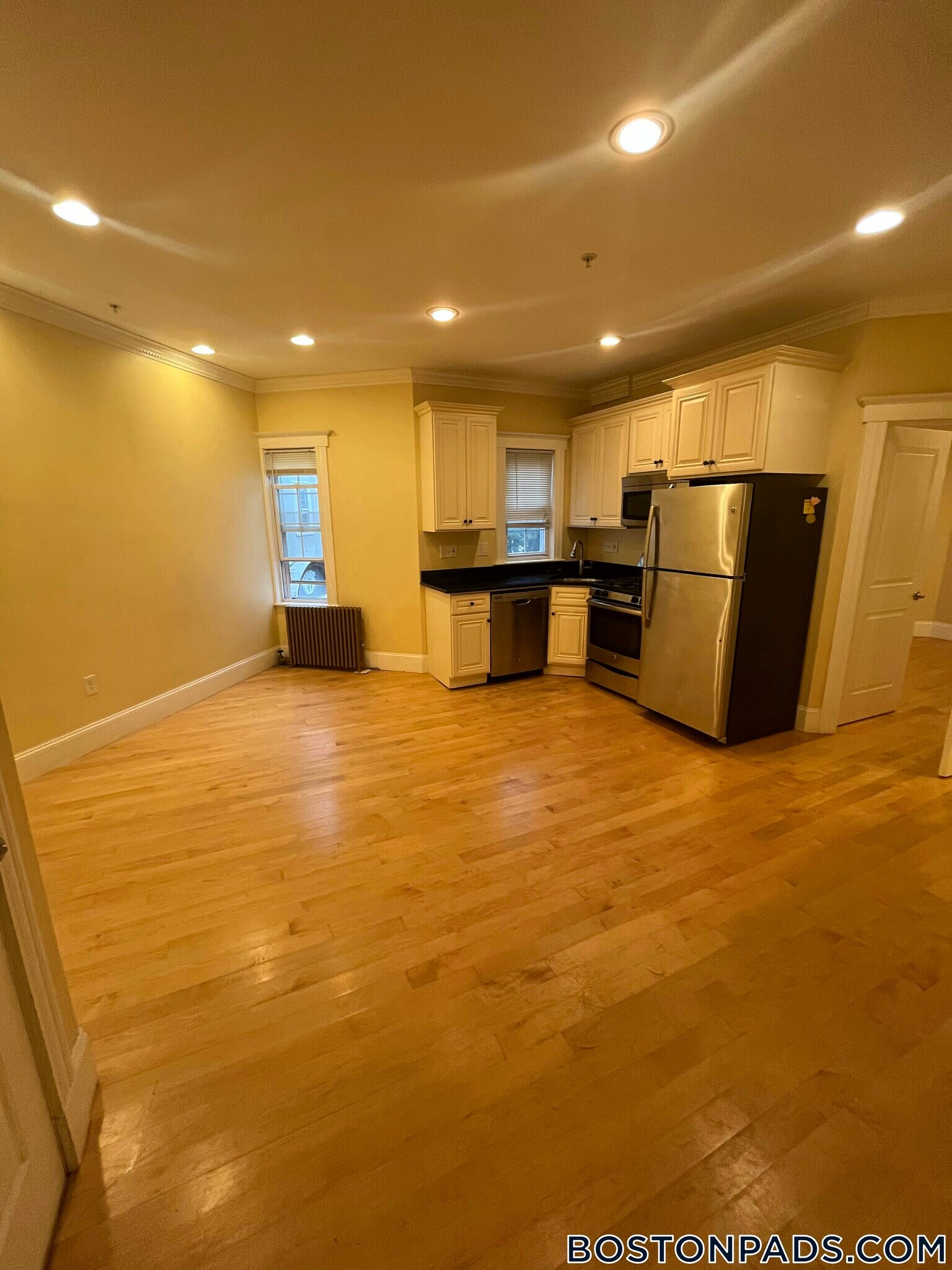 Building Photo - 156 Magazine St