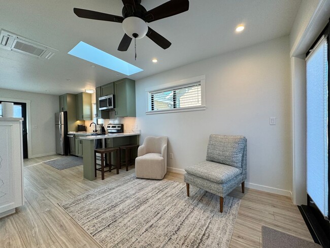 Building Photo - Furnished ADU 1 Bedroom 1 Bathroom Less Th...