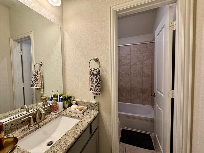Building Photo - 16847 Hammon Woods Dr