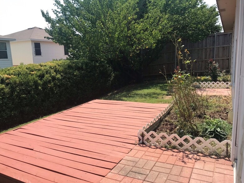 Building Photo - 3820 Bandera Ranch Rd