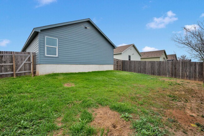 Building Photo - Charming 3 Bed 2 Bath Home in Mission Del Lago