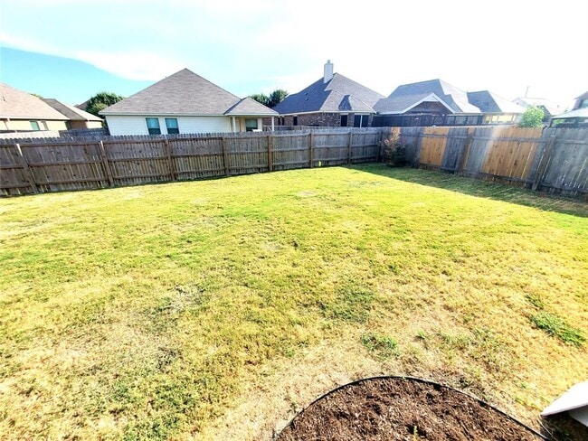 Building Photo - 807 Farmhouse Dr