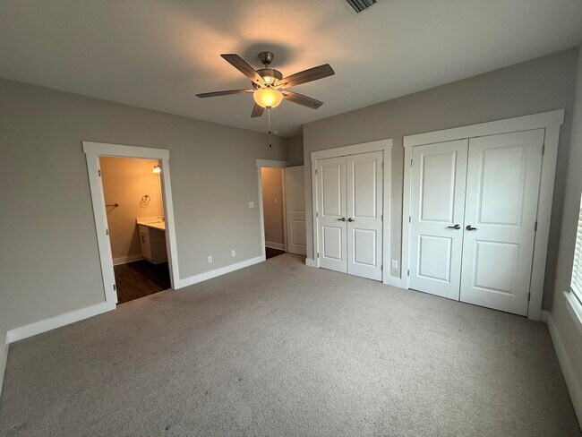Building Photo - 202 Date Palm Ln