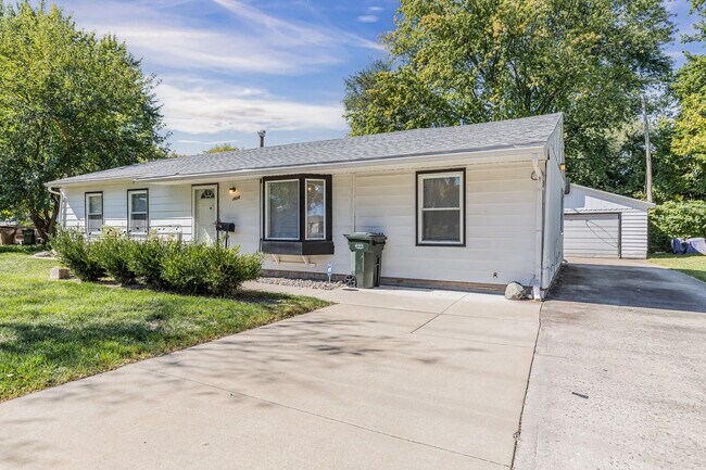 Front View - 1409 N Goodwin Ave
