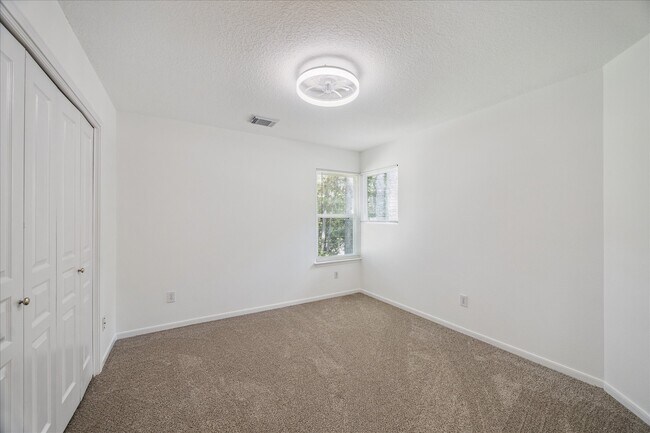 Building Photo - 174 W Greywing Cir