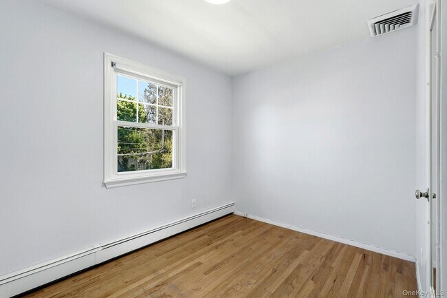 Building Photo - 250 S Ridge St