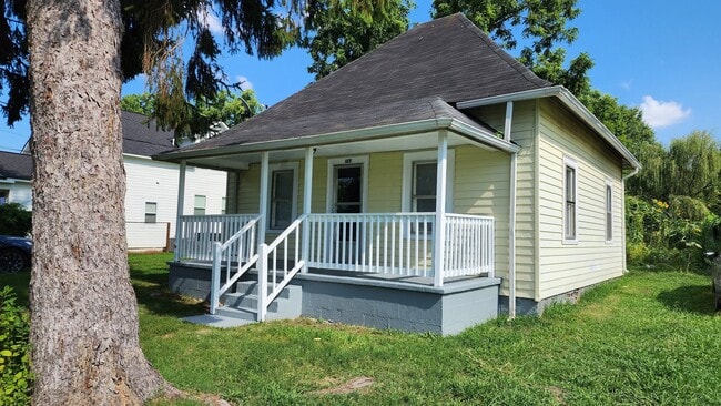 Primary Photo - Lovely Little Home in Nice Area