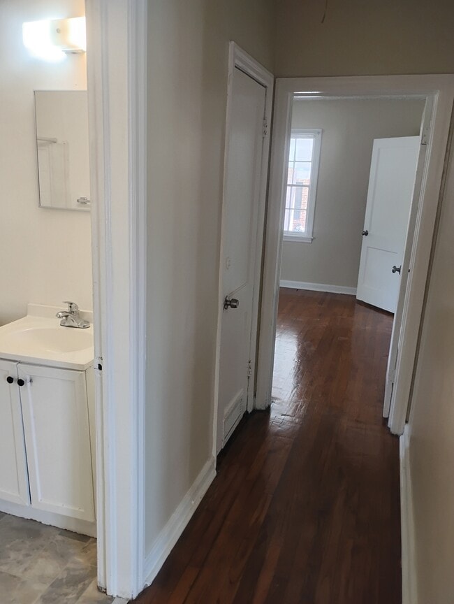 Building Photo - 1240 Alta Vista Dr