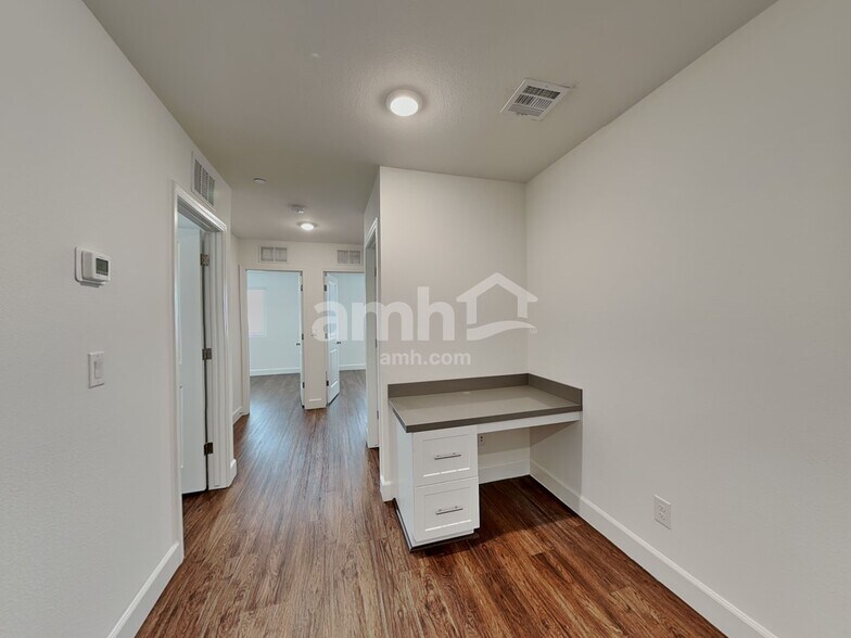 Building Photo - 3328 Blodwen St