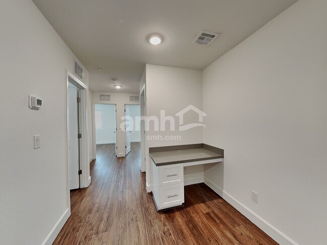 Building Photo - 3328 Blodwen St