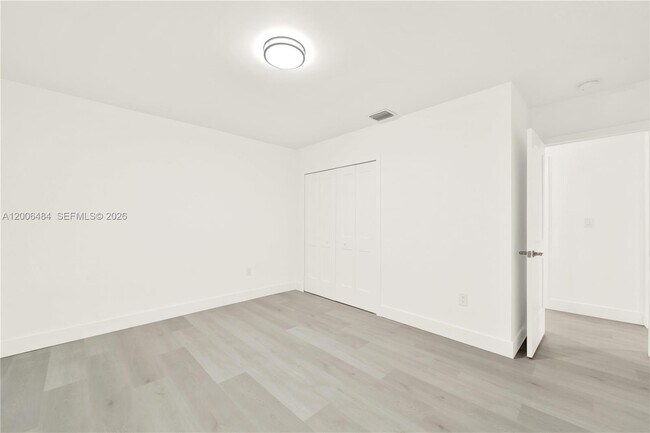 Building Photo - 350 Aledo Ave