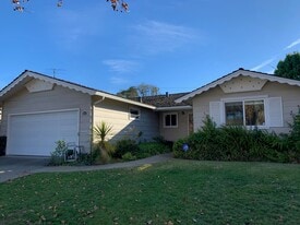 Building Photo - 1383 Bobolink Cir