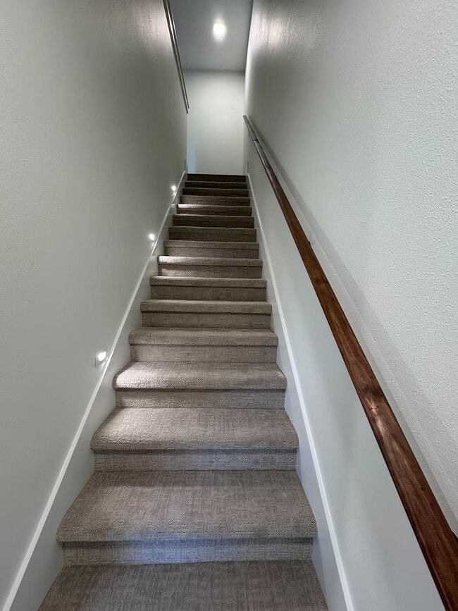 Building Photo - 637 E Seaboard St