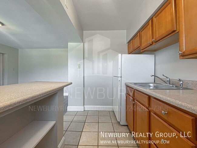 Building Photo - 305 San Juan Dr