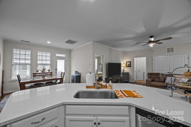 Building Photo - 113 Mac Aly