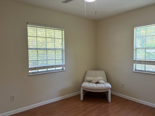 Building Photo - 1301 Bonnie Dr
