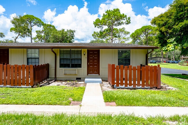 Building Photo - Camellia Court Apartments